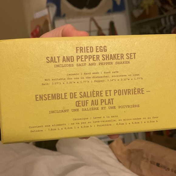 Fried, Egg, Salt and Pepper Shaker Set, includes salt and pepper shaker - Picture 3 of 7